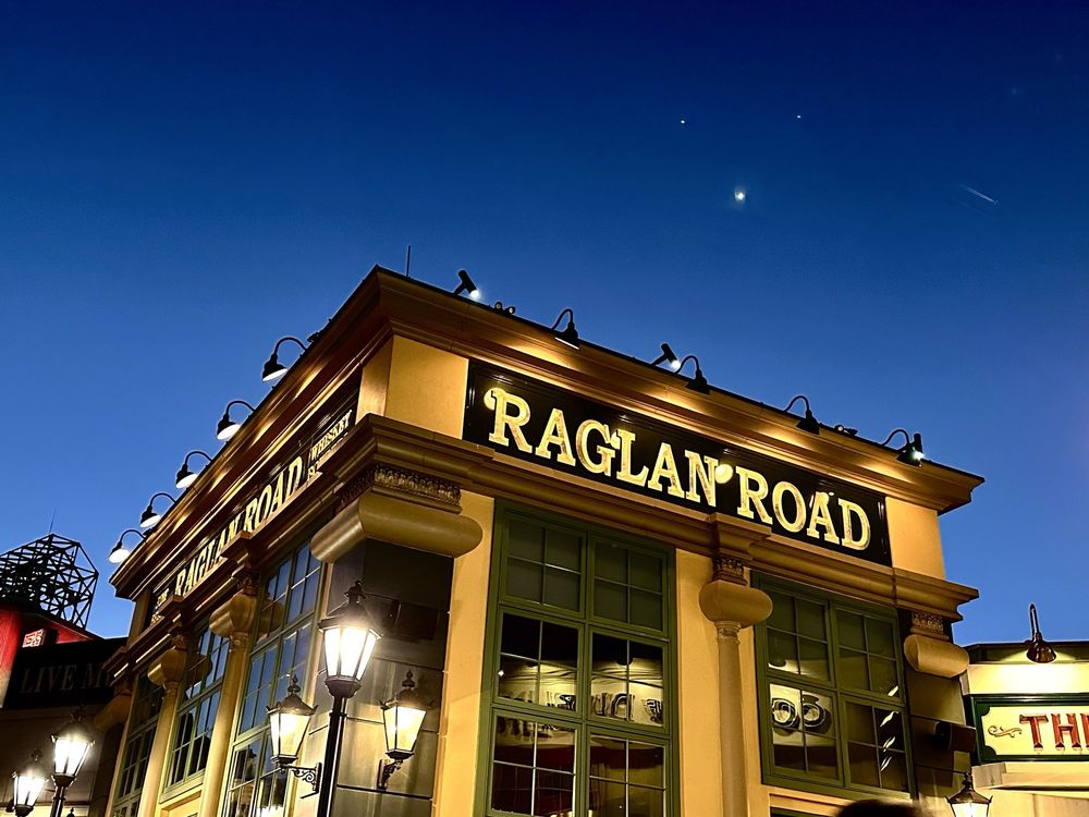 Raglan Road Irish Restaurant & Pub (©Adam M Yelp)