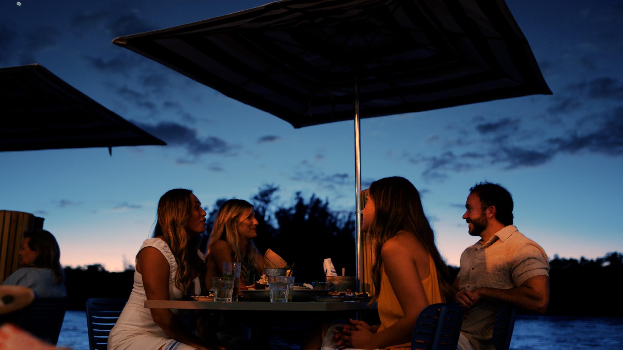 Dining at Tiki Tiki Hollywood (©Emergent Media)