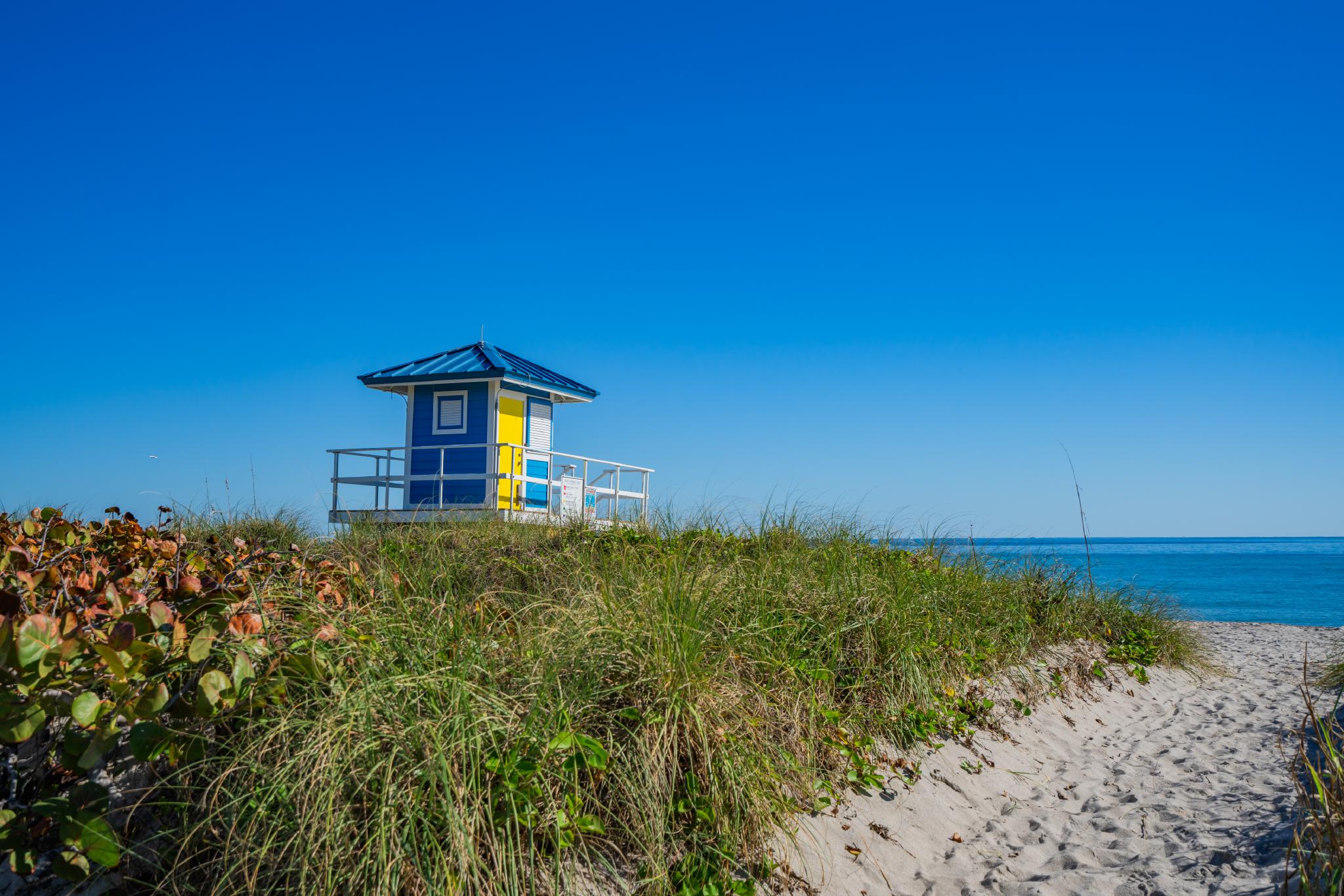 Hollywood Beach - North Beach Park - Lifeguard Station (©NPI Productions)