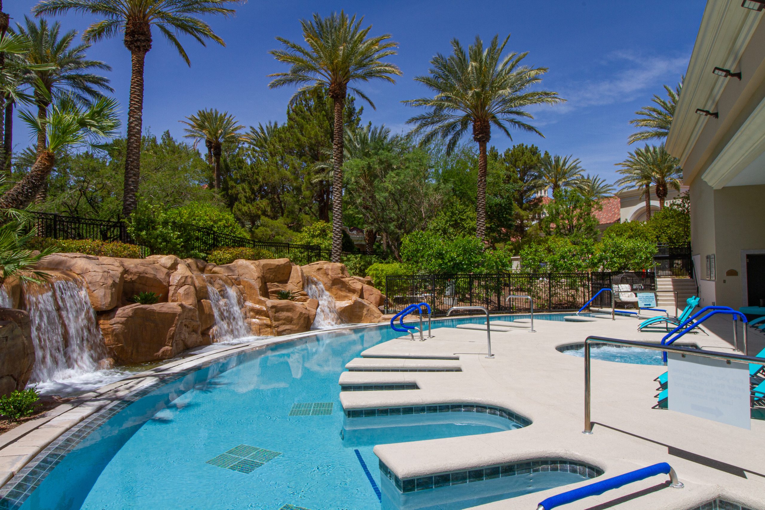 Hydro Therapy Pool & Hydra Lounge at Spa Aquae Las Vegas |