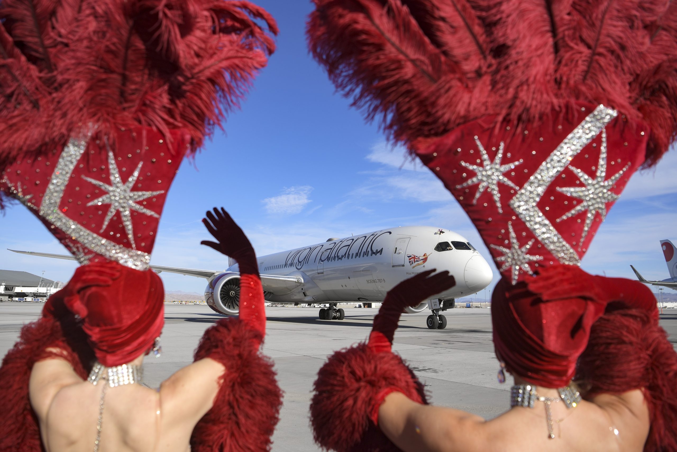 Las Vegas Showgirls Welcome a Virgin Atlantic Flight |