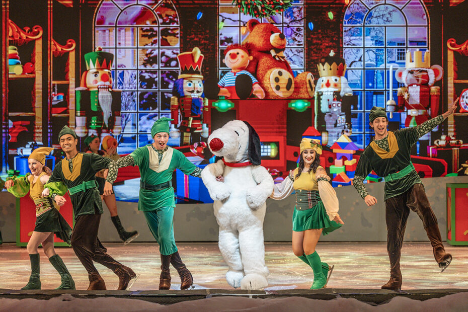 Snoopy's Night Before Christmas: Ice Show at Knott’s Berry Farm — Christmas — 12/8/23. (©Joshua Sudock | Knott’s Berry Farm)