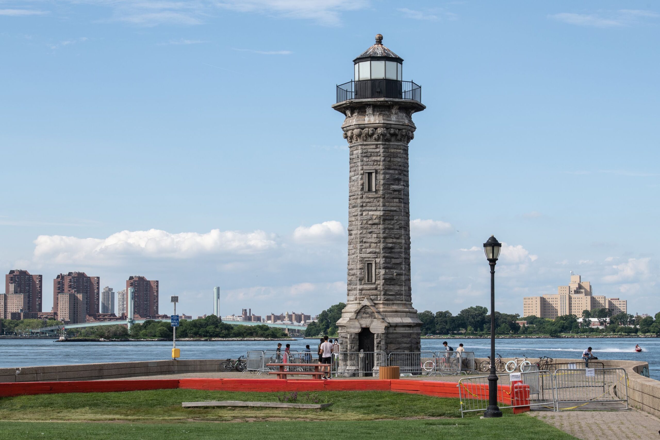 Roosevelt Island Lighthouse (©Julienne Schaer / NYC & Company)