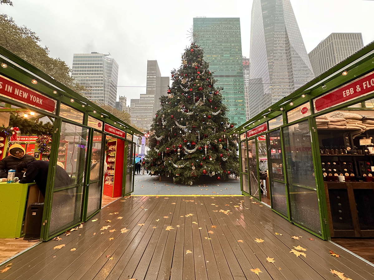 Bryant Park Winter Village (©Melanie Lee)