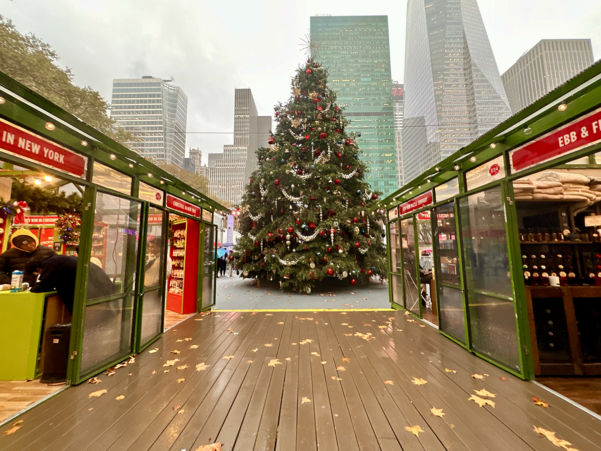 Bryant Park Winter Village (©Melanie Lee)