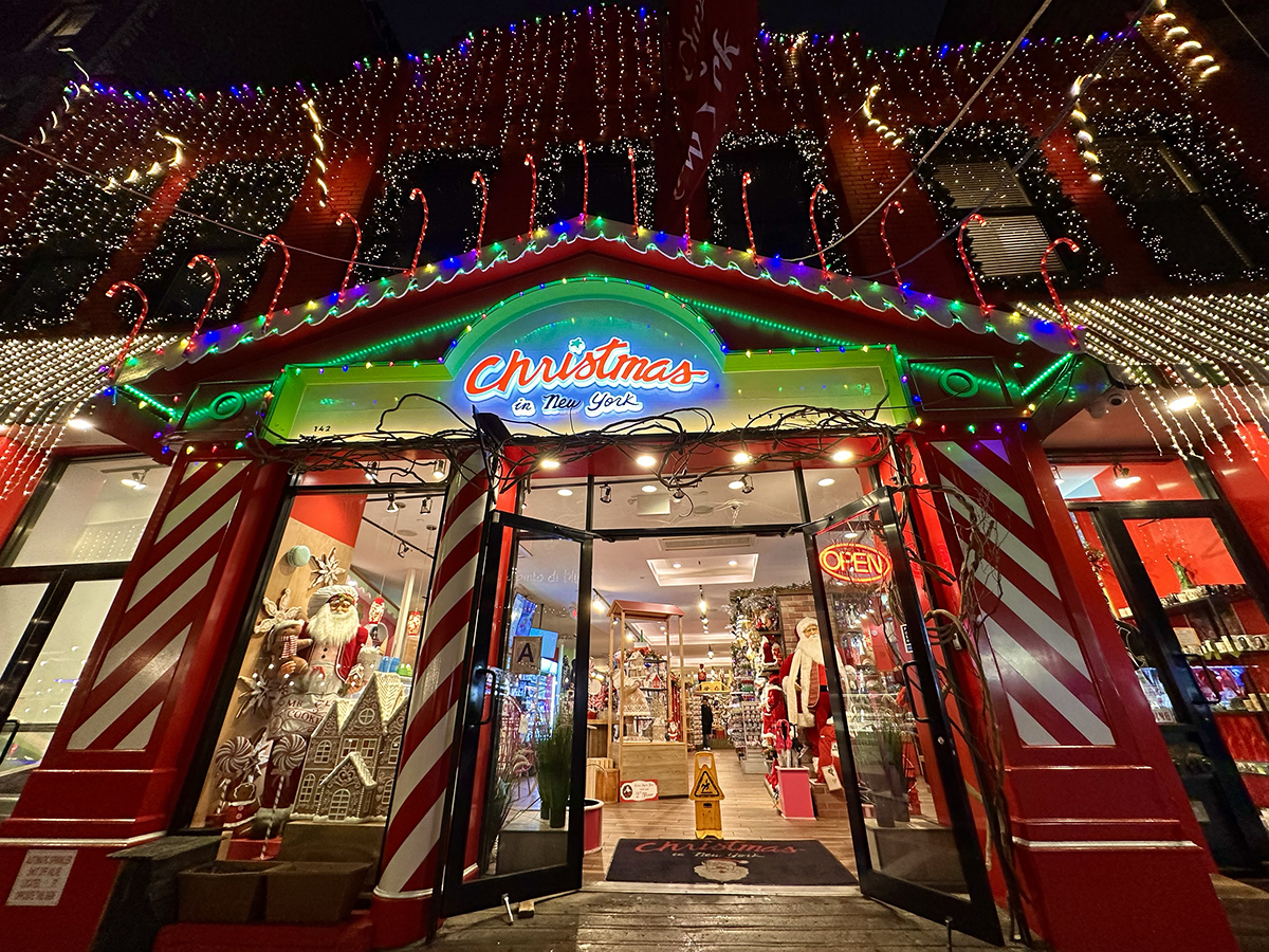 Christmas in New York- Little Italy (©Melanie Lee)