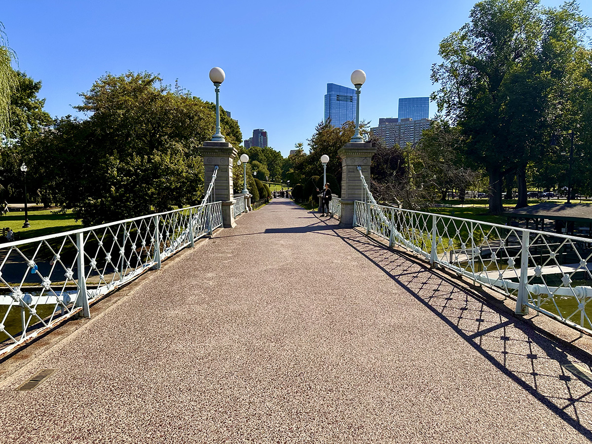 Boston Public Garden (©Melanie Lee)