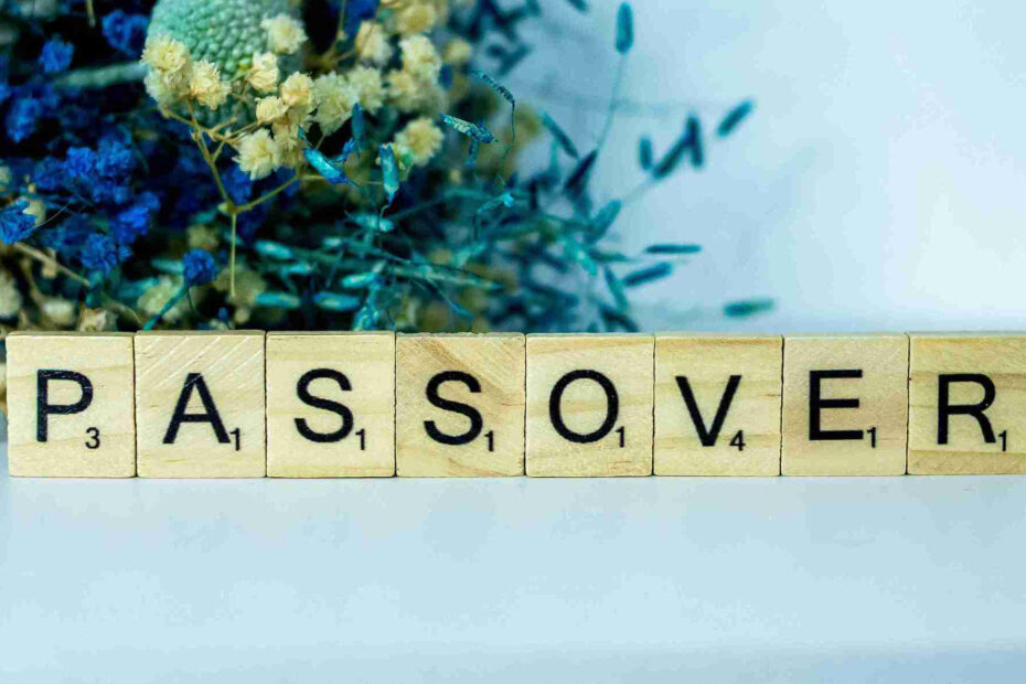 Passover (©Alex Shute)