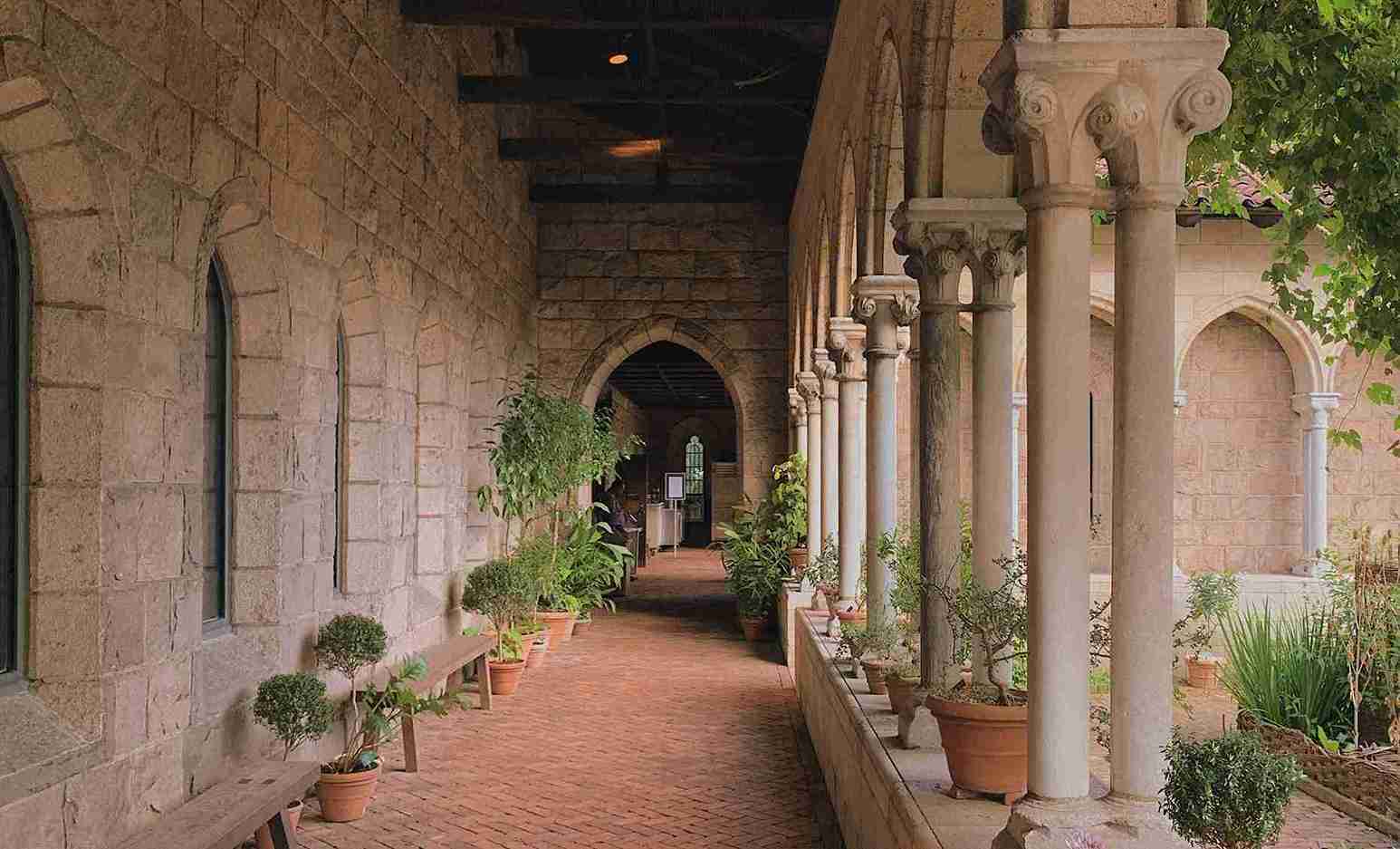 The Met Cloisters (©Artem XCX)