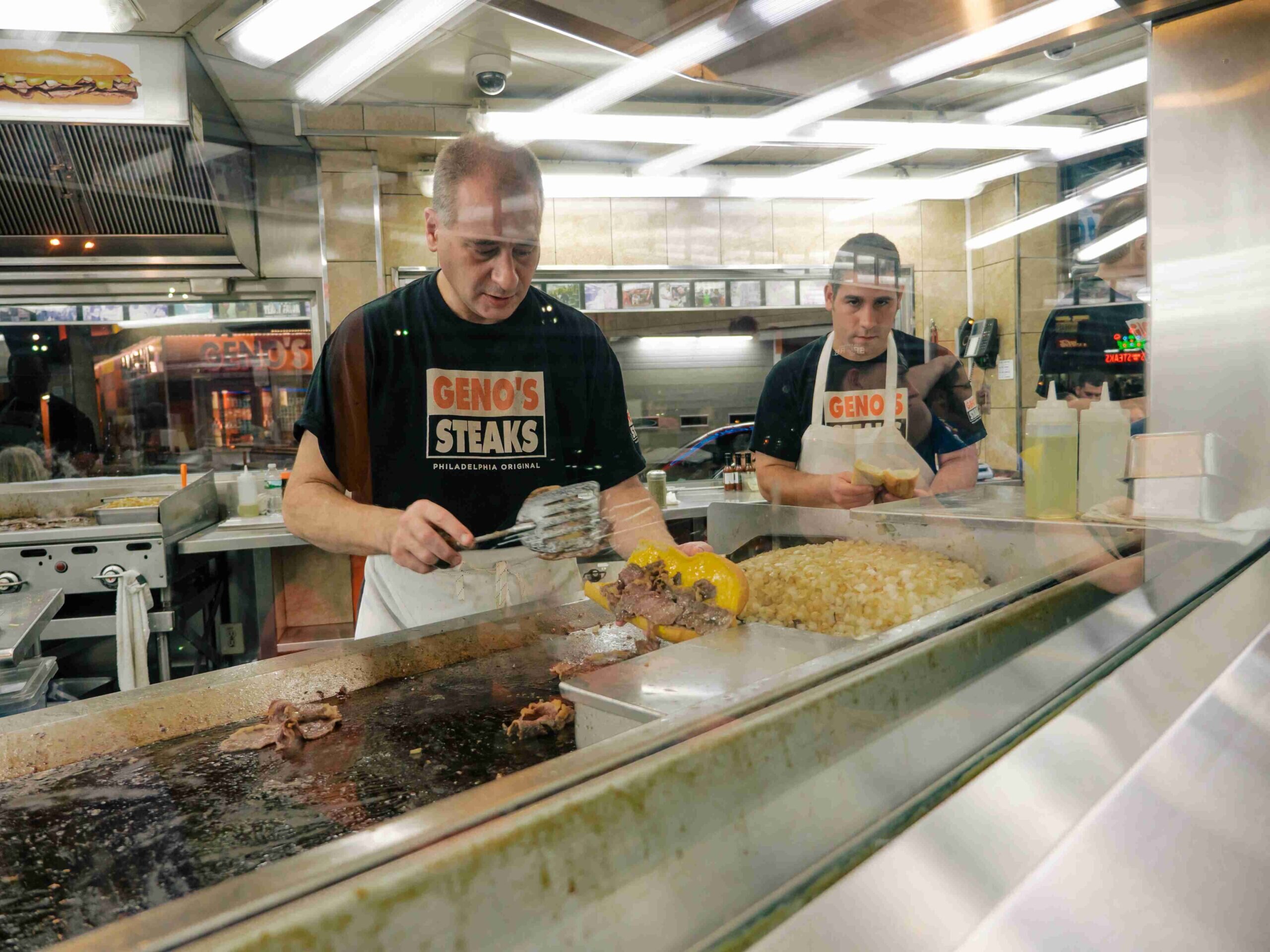 Geno's Steaks (Photo by P. Meyer for VISIT PHILADELPHIA®)