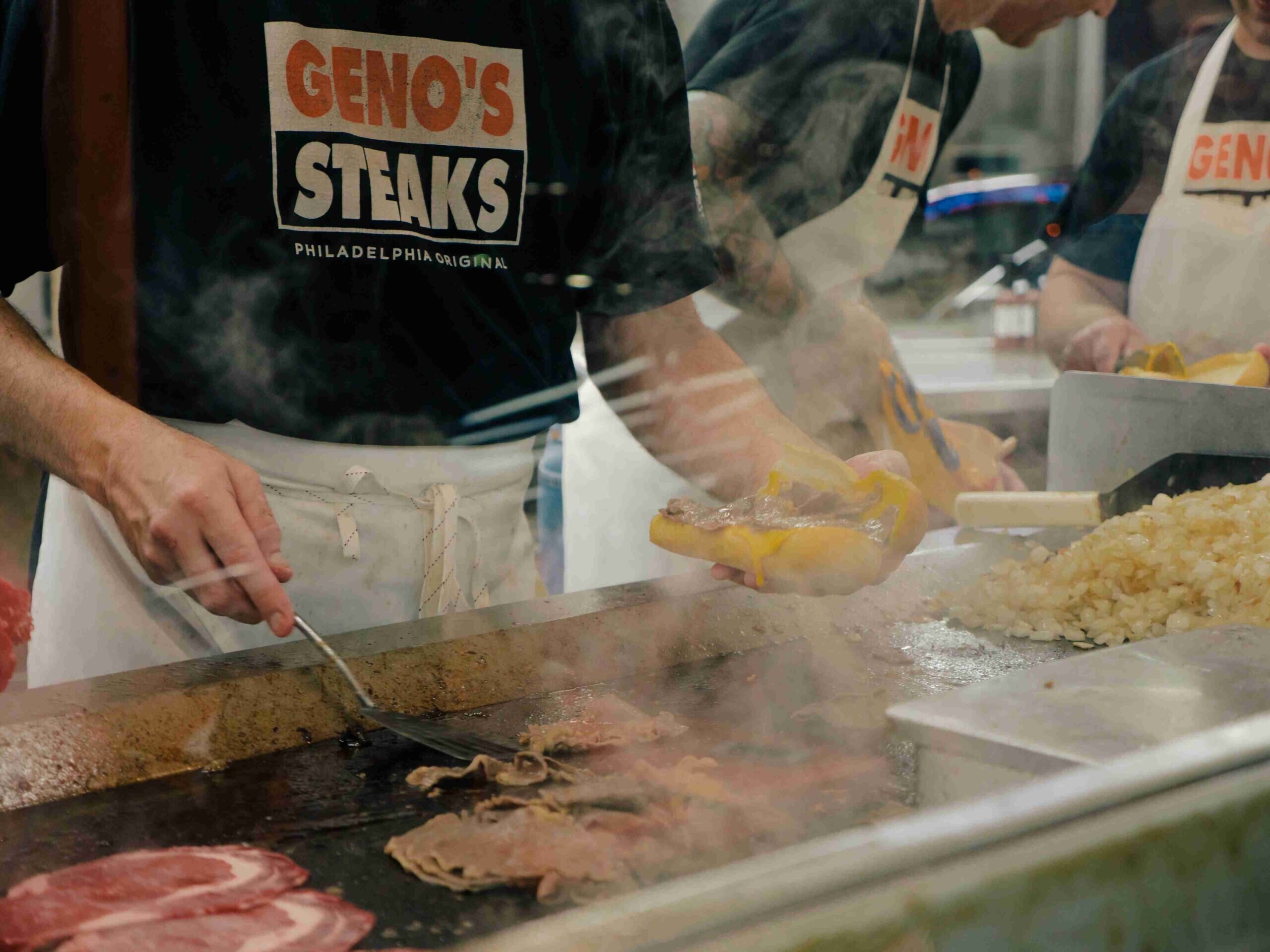 Geno's Steaks (Photo by P. Meyer for VISIT PHILADELPHIA®)