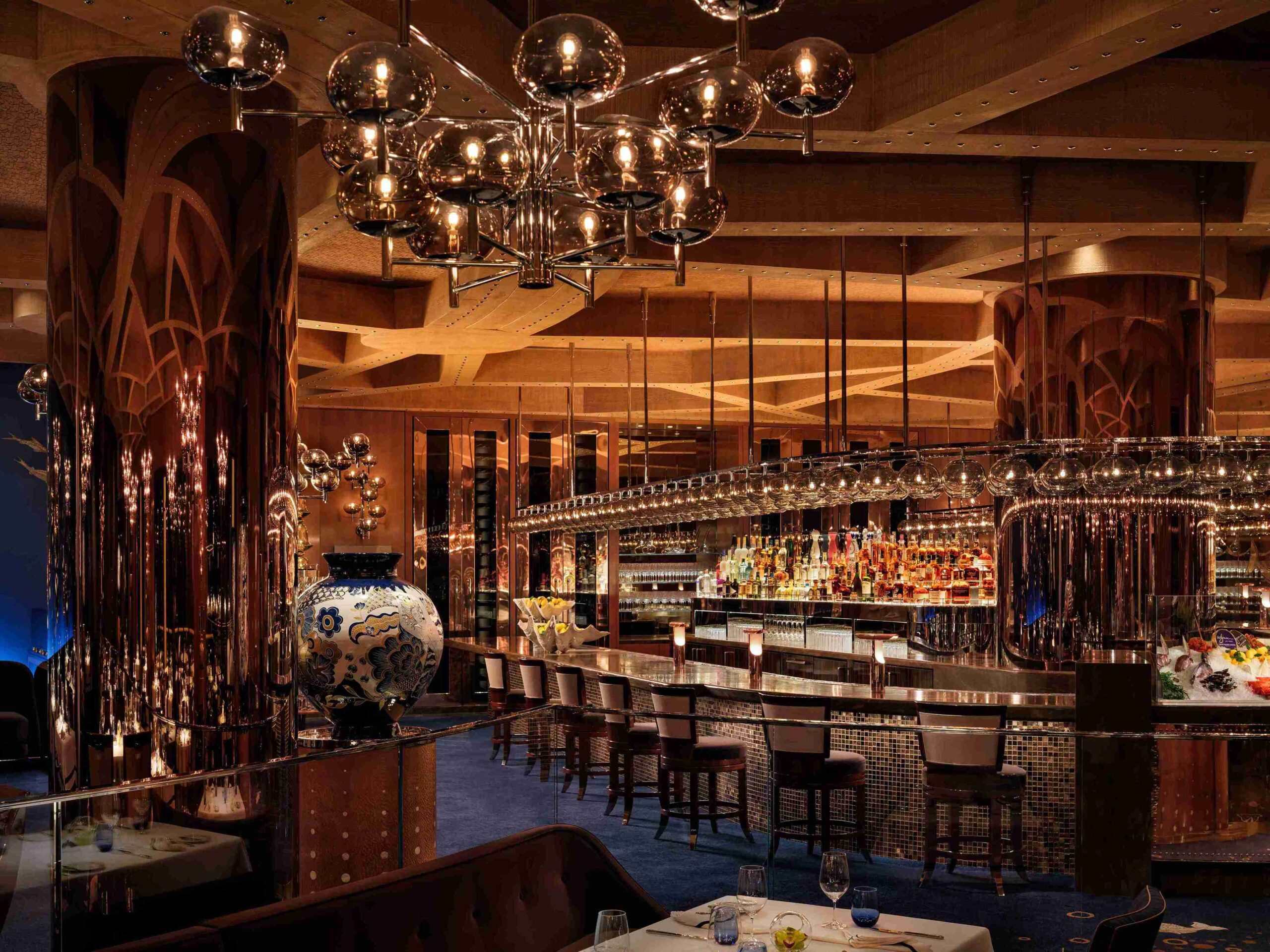 Bar at PISCES Bar & Seafare (©Brandon Barre)
