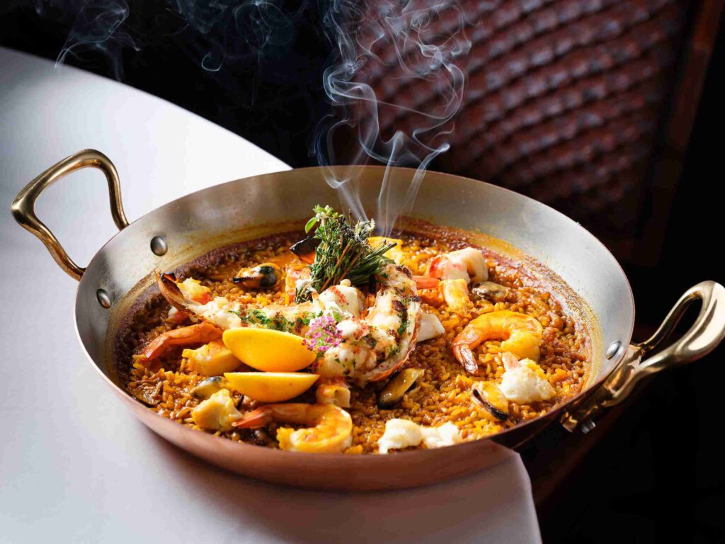 Paella at PISCES Bar & Seafare (©Steve Legato)