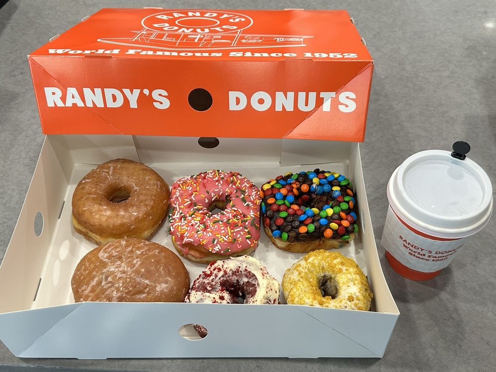 Randy's Donuts (Courtesy Sean C Yelp)