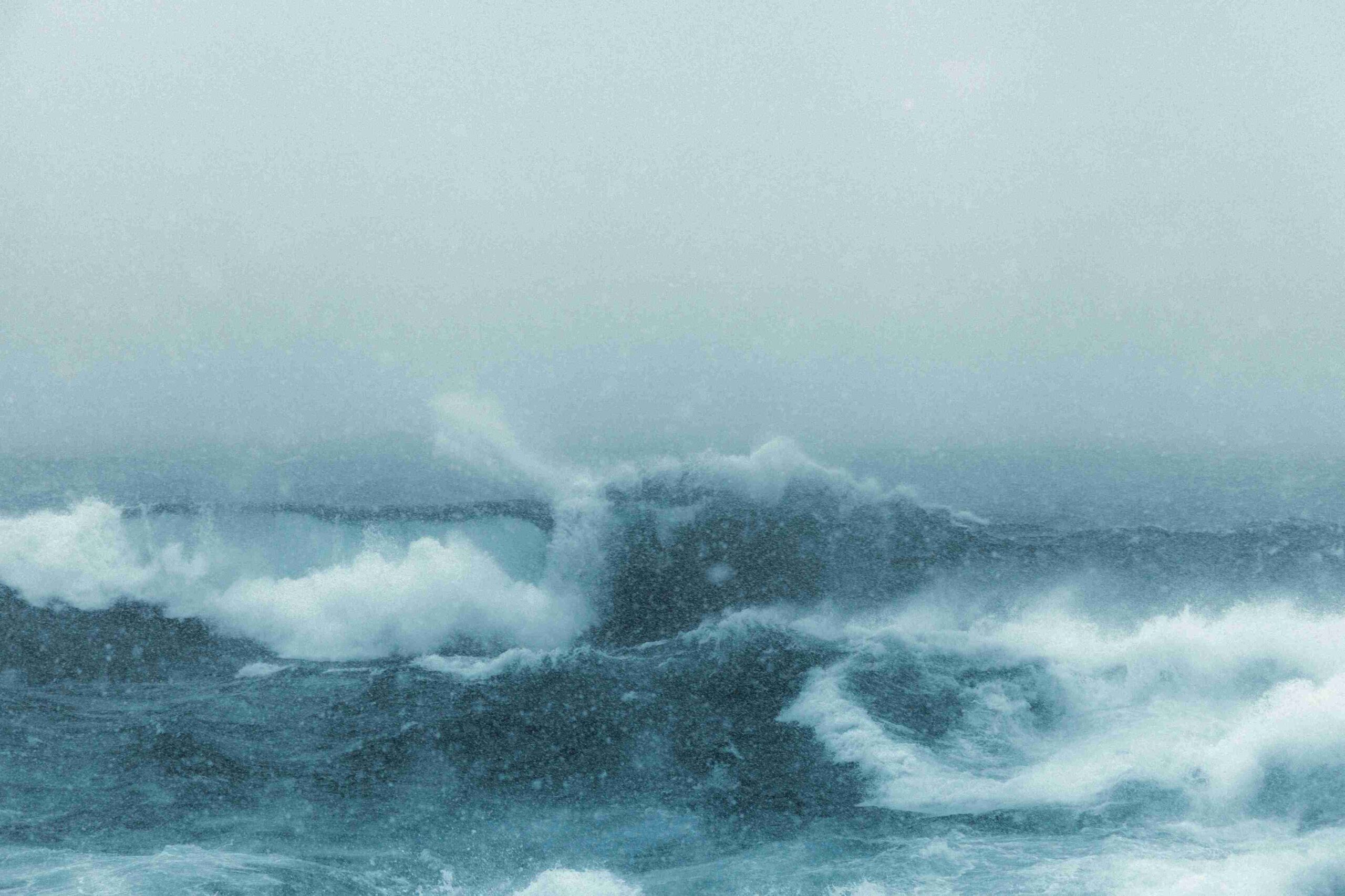 Waves in a Hurricane (©Hans Isaacson)