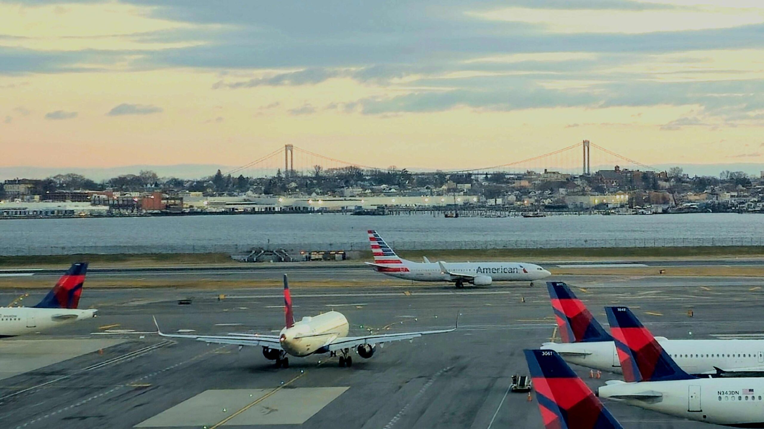 LaGuardia Airport (©Preston A Larimer)