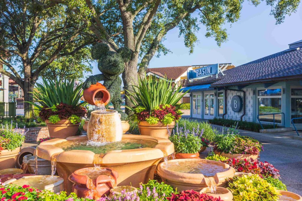 Disney Springs Atmosphere (Courtesy The Walt Disney Company)
