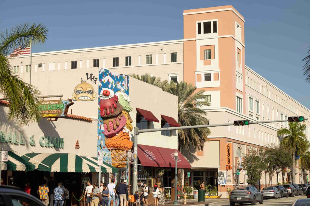 Calle Ocho Main Drag (Photo courtesy of the GMCVB – http://MiamiandMiamiBeach.com)