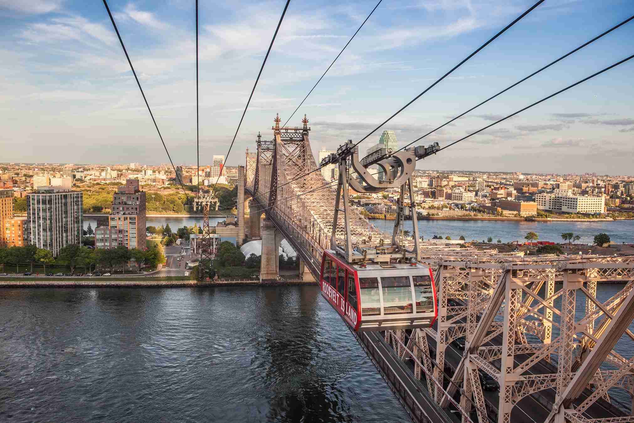 Roosevelt Island Tram (©Tagger Yancey IV / NYC Tourism + Conventions)