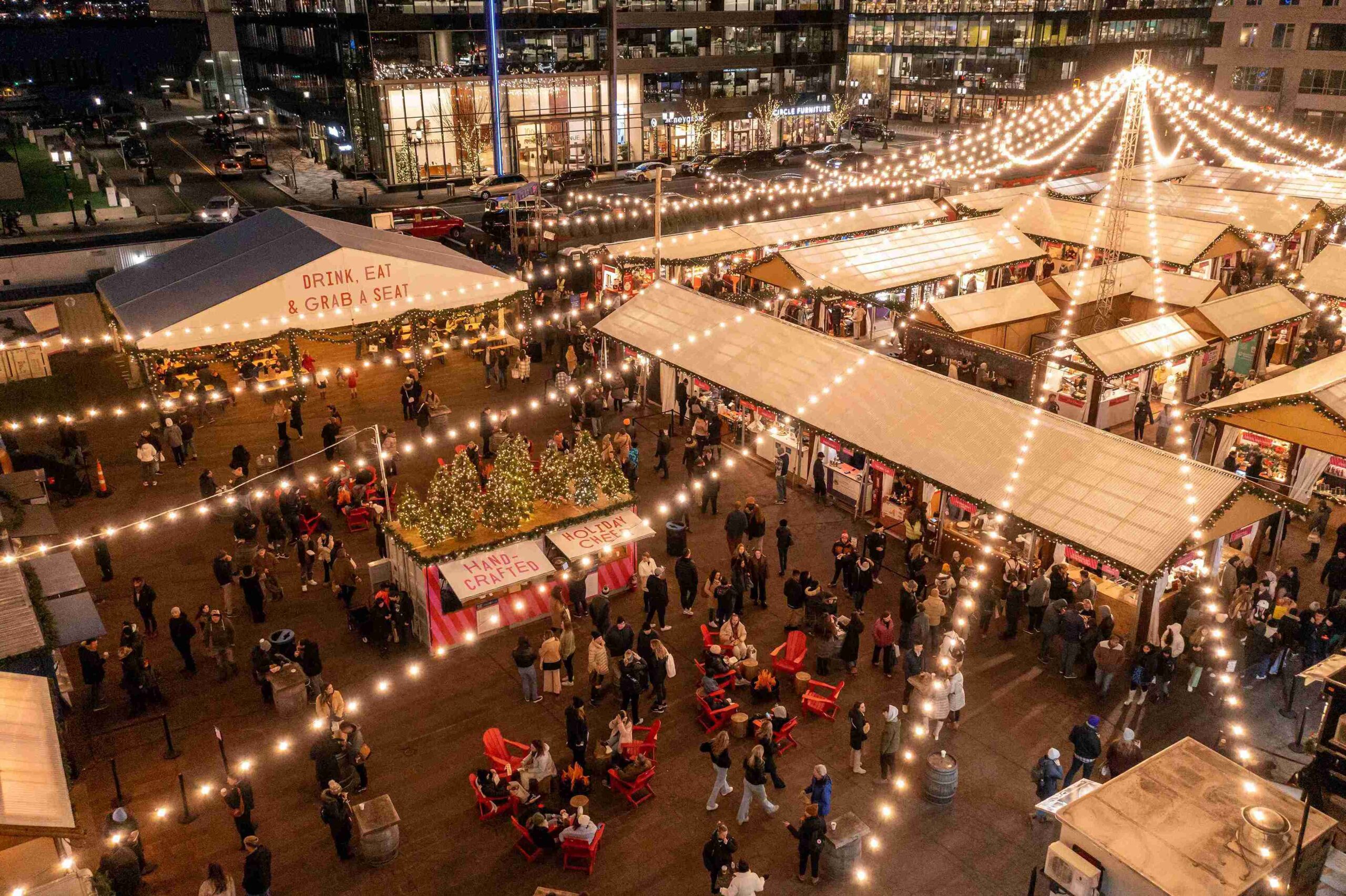 Boston Seaport (©Alex Pickering)