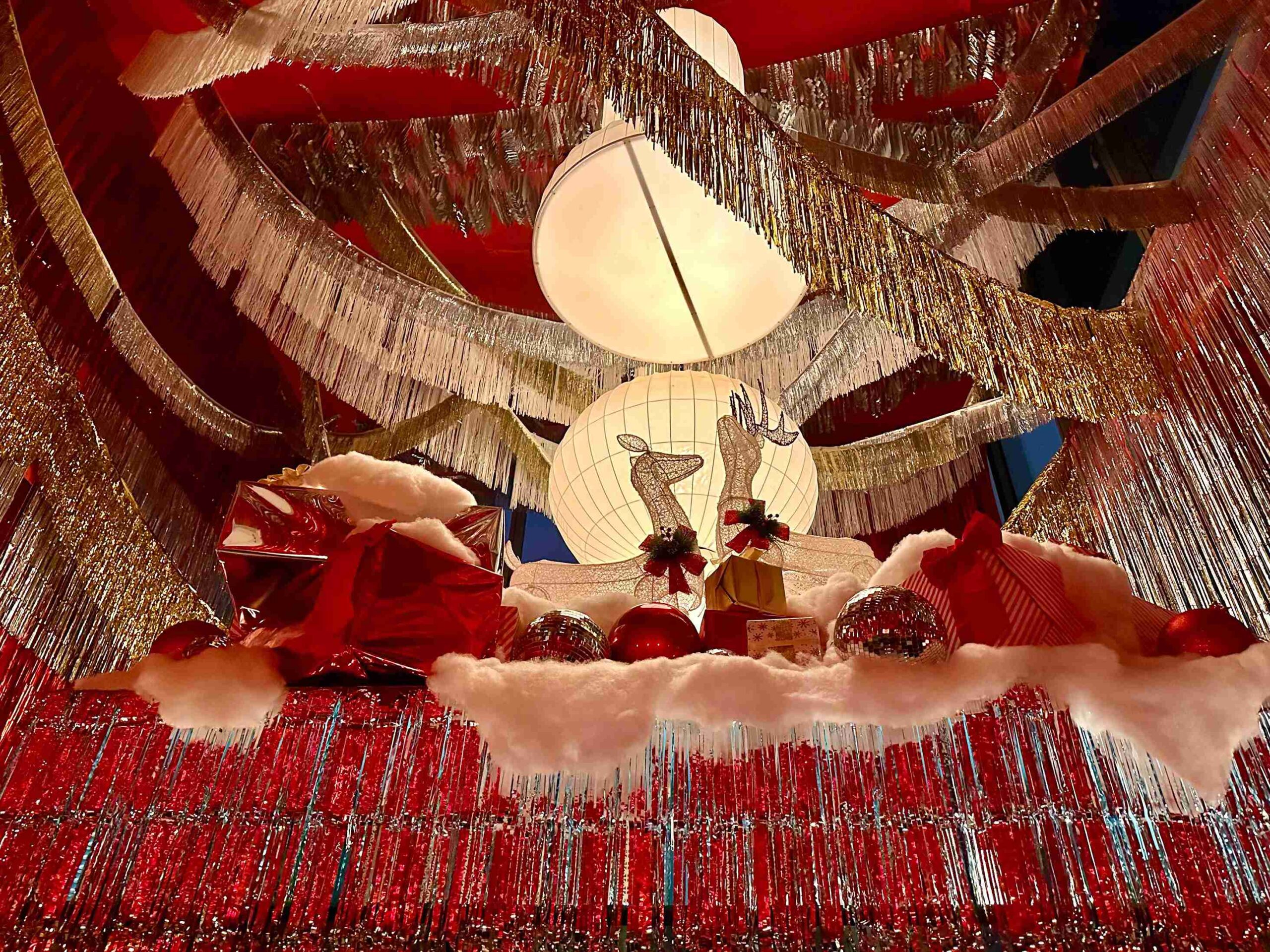 Mariah Carey's Holiday Bar (©Melanie Lee)