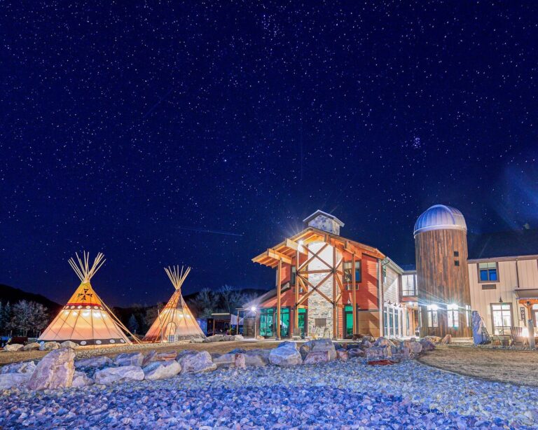 Compass Rose Lodge (Courtesy Expedia Group)