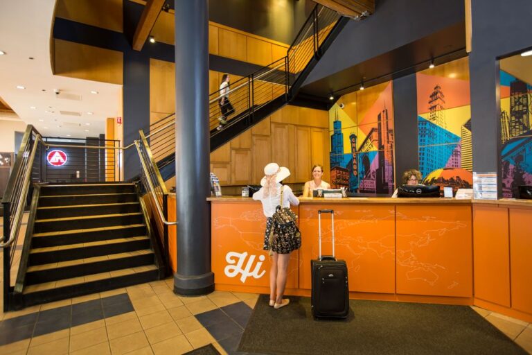 Courtesy HI Chicago The J. Ira and Nicki Harris Family Hostel  768x512