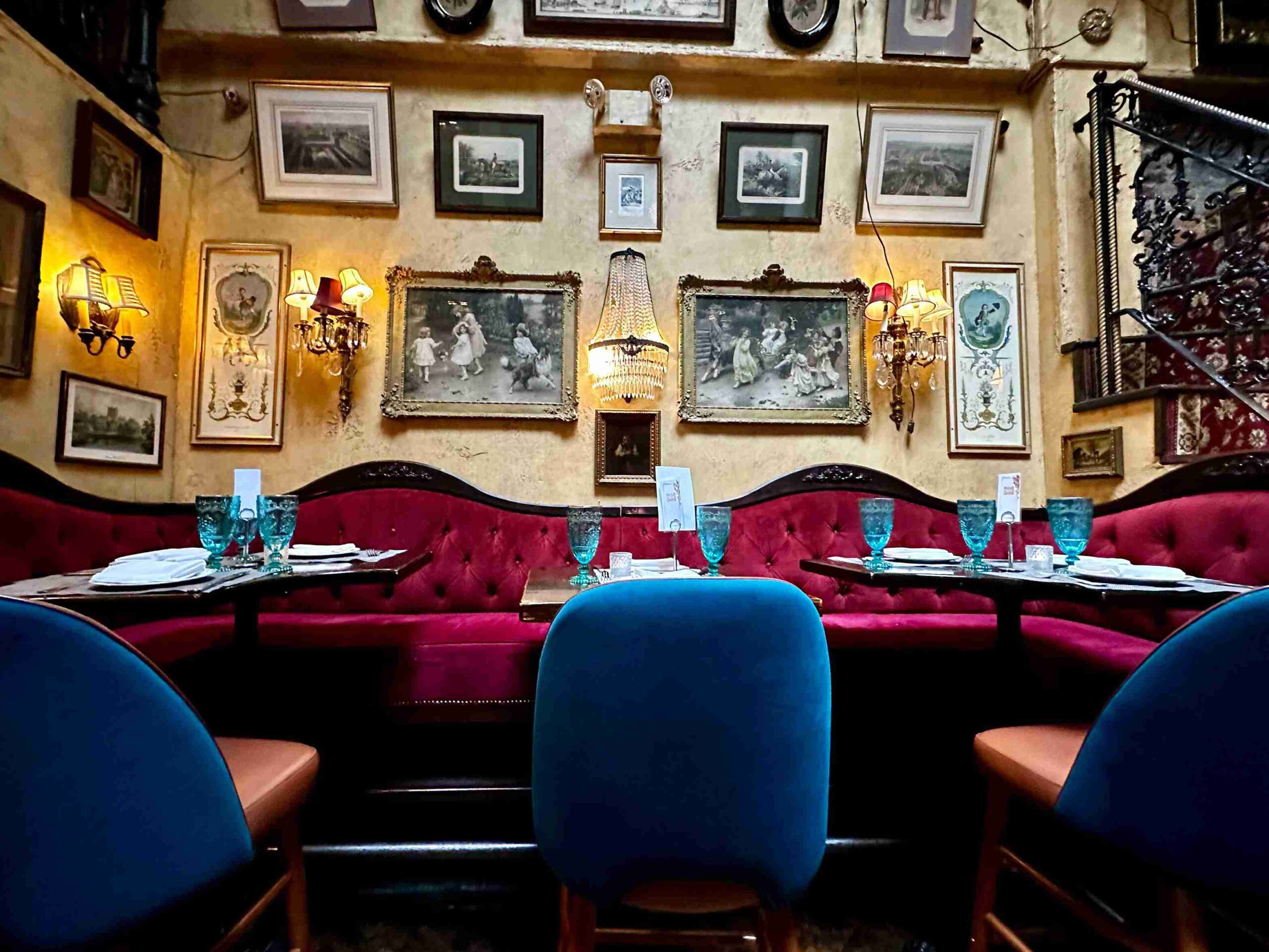 Lillie's Victorian Establishment (©Melanie Lee)