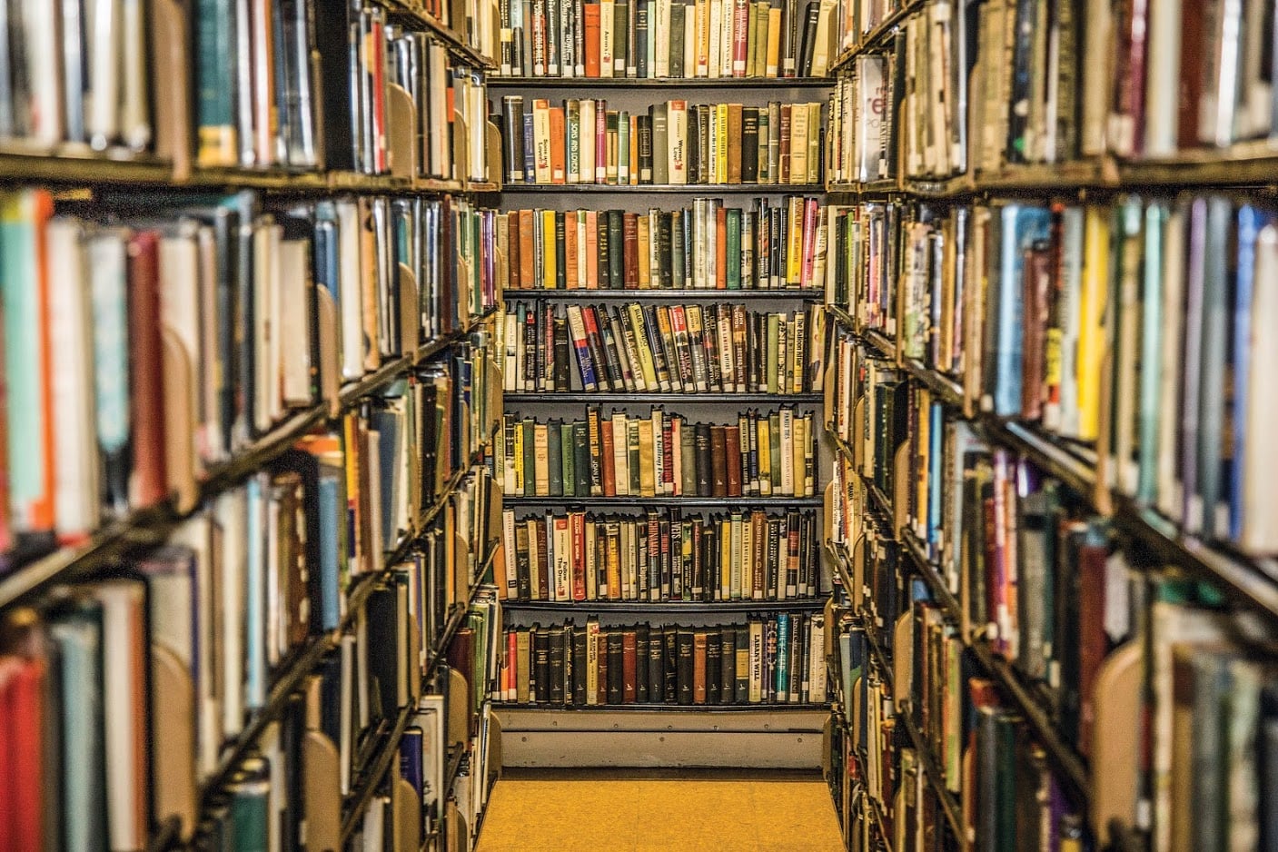 The Shelves of The New York Society Library (©Beth Perkins/Courtesy The New York Society Library)