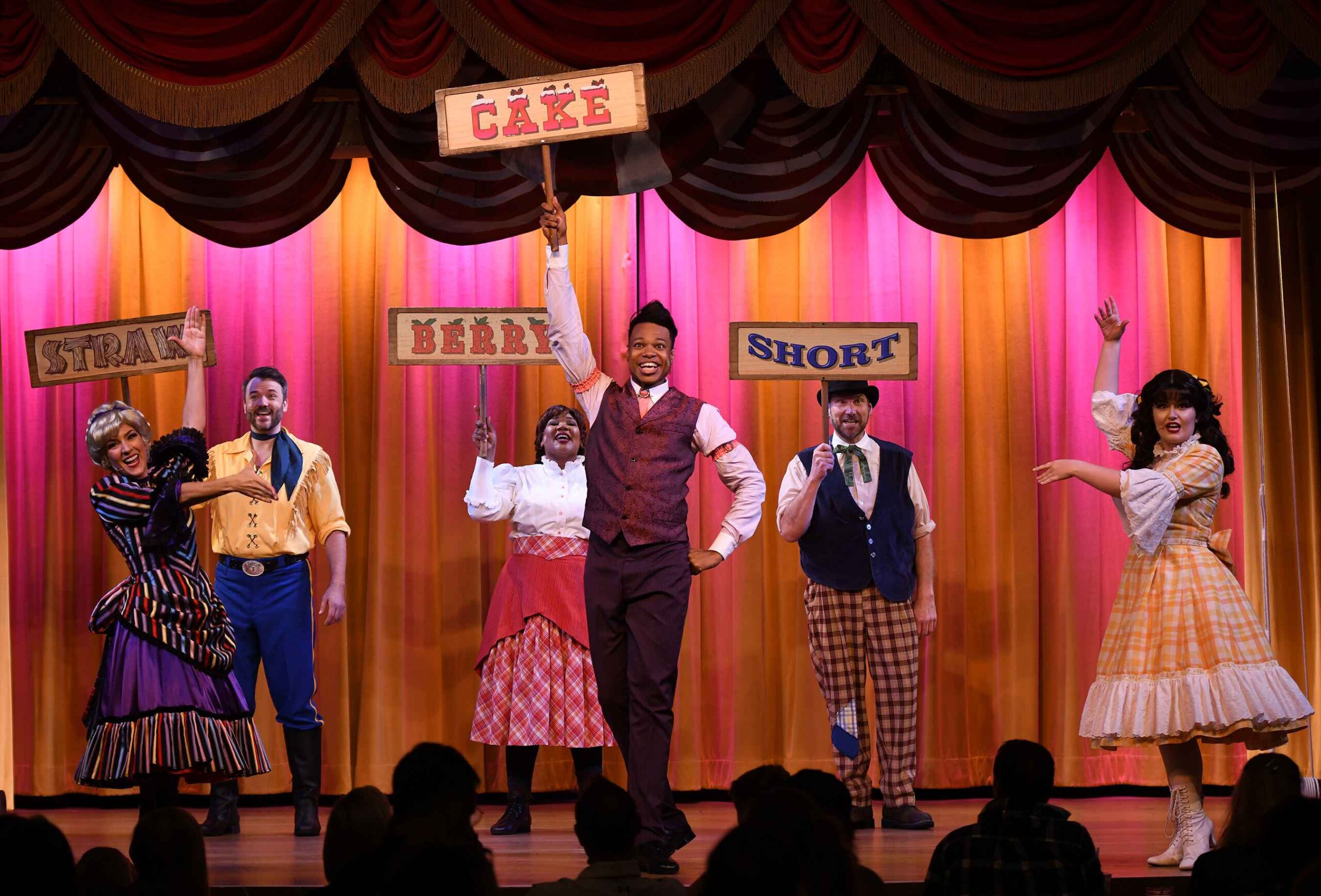 Hoop-Dee-Doo Musical Revue (©Mark Ashman/Courtesy Walt Disney Company)