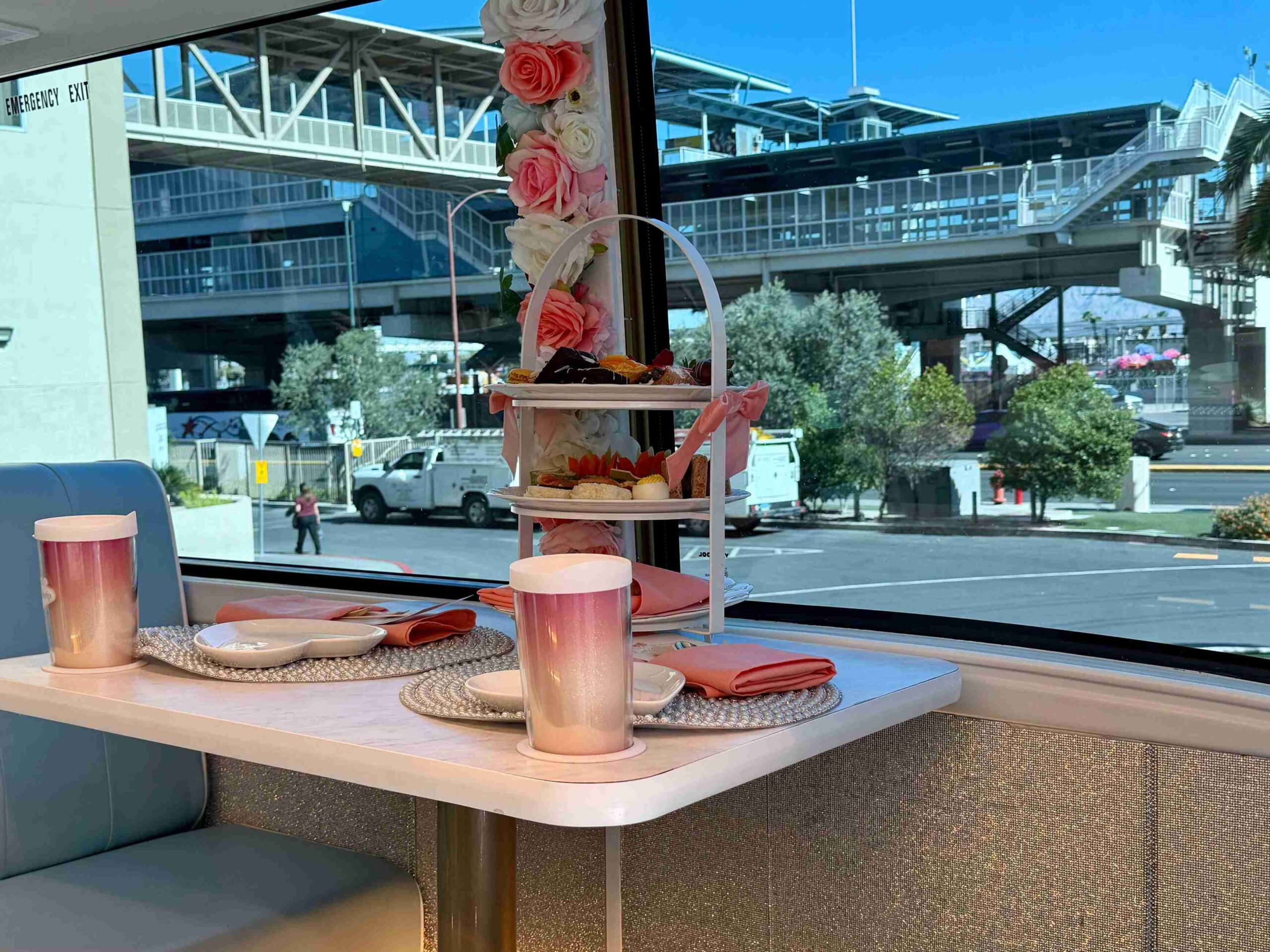 Café on the Strip (©Melanie Lee)