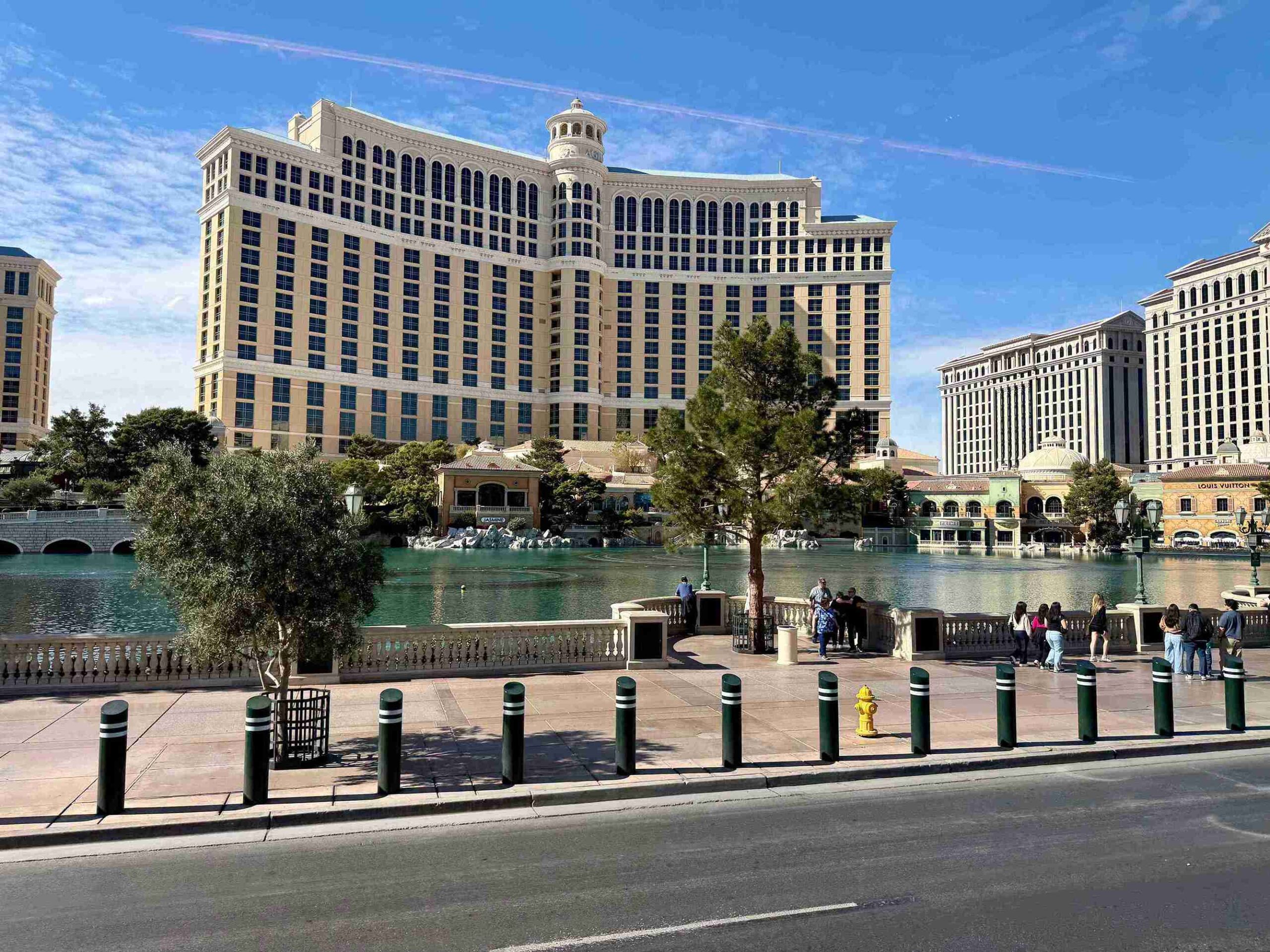 Café on the Strip (©Melanie Lee)