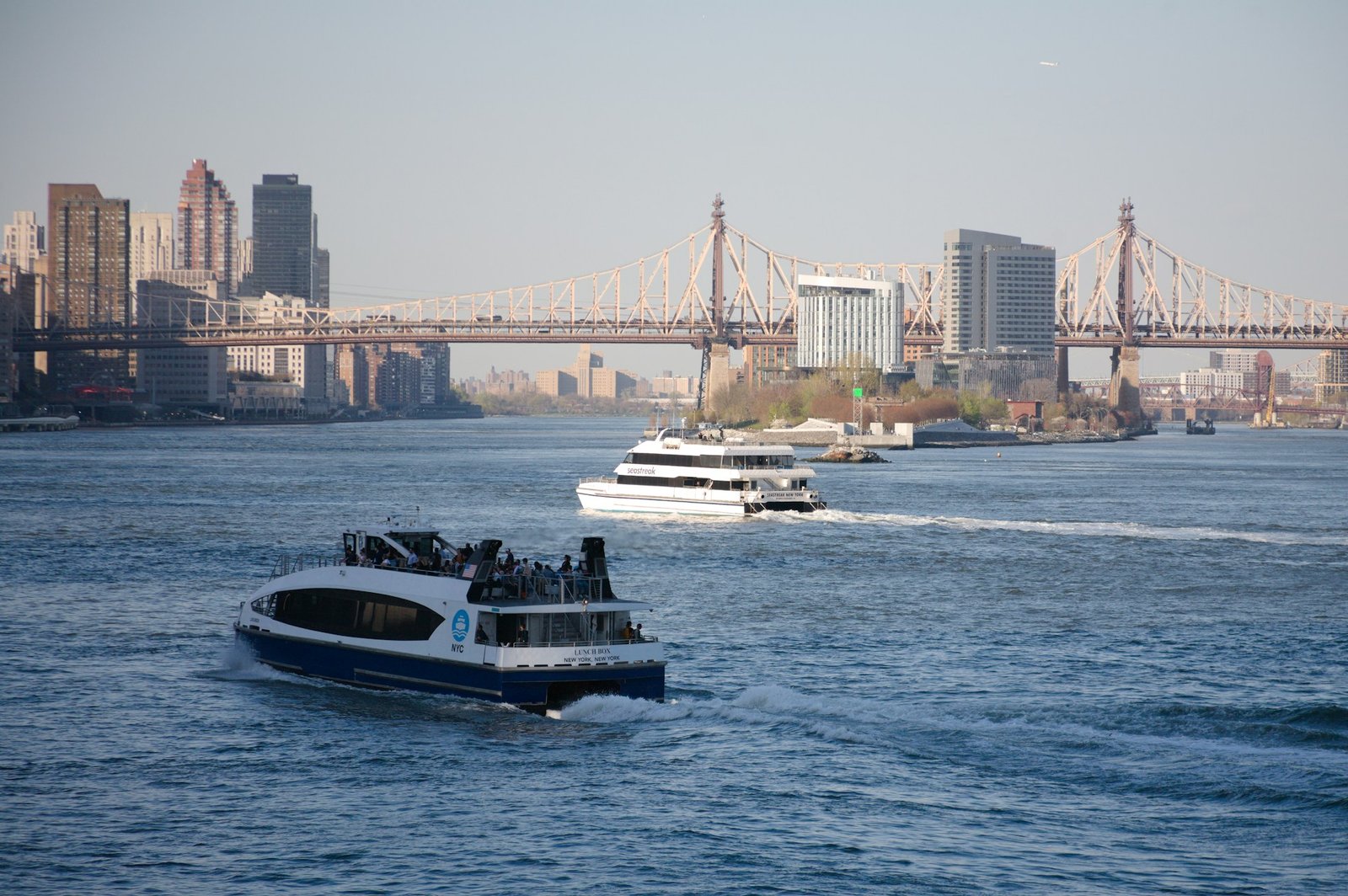 NYC Ferry (©Sam Jotham Sutharson)