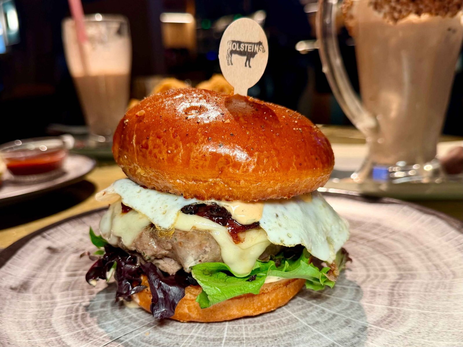 Holsteins Sakes & Bun (©Melanie Lee)