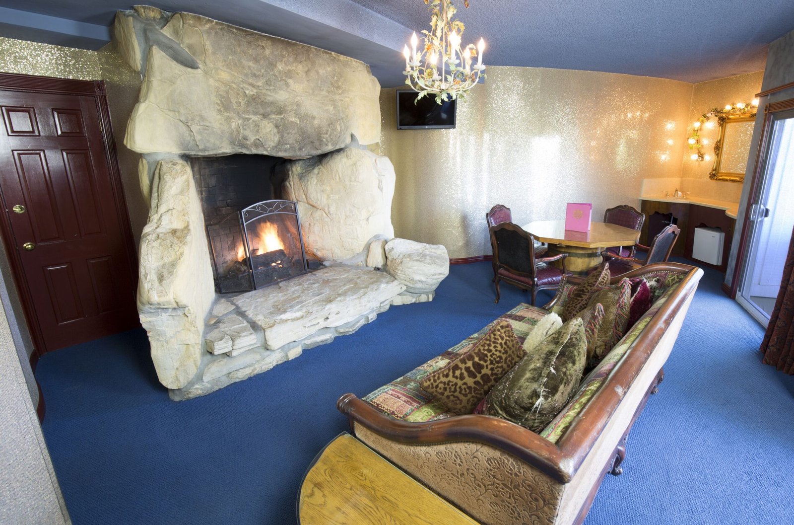 Madonna Inn Hotel Room (Courtesy Expedia Group)