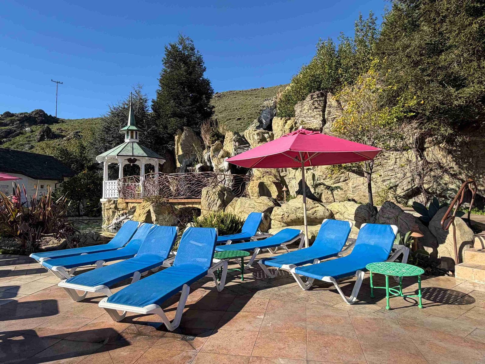Madonna Inn Pool (©Melanie Lee)