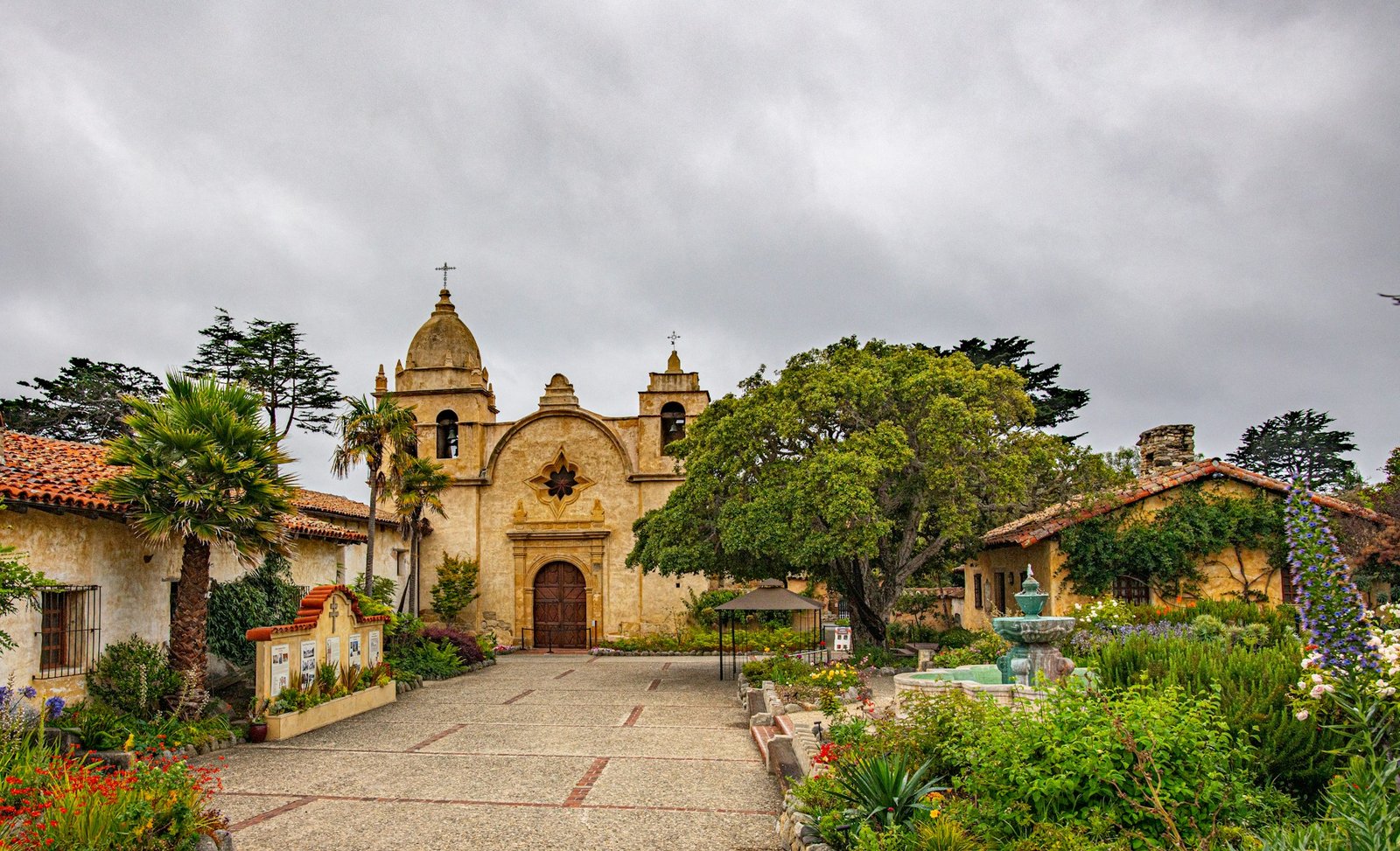Carmel Mission (©Mana5280)